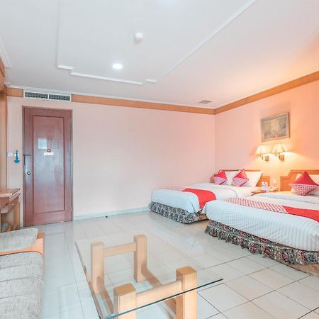 Oyo 671 Hotel Capitol จาการ์ตา ภายนอก รูปภาพ