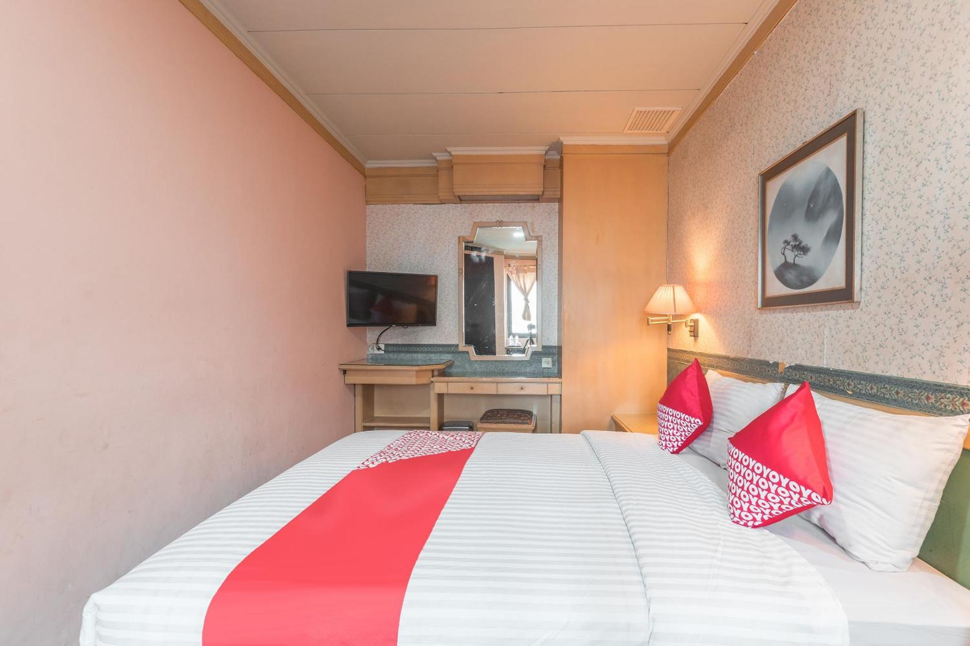 Oyo 671 Hotel Capitol จาการ์ตา ภายนอก รูปภาพ
