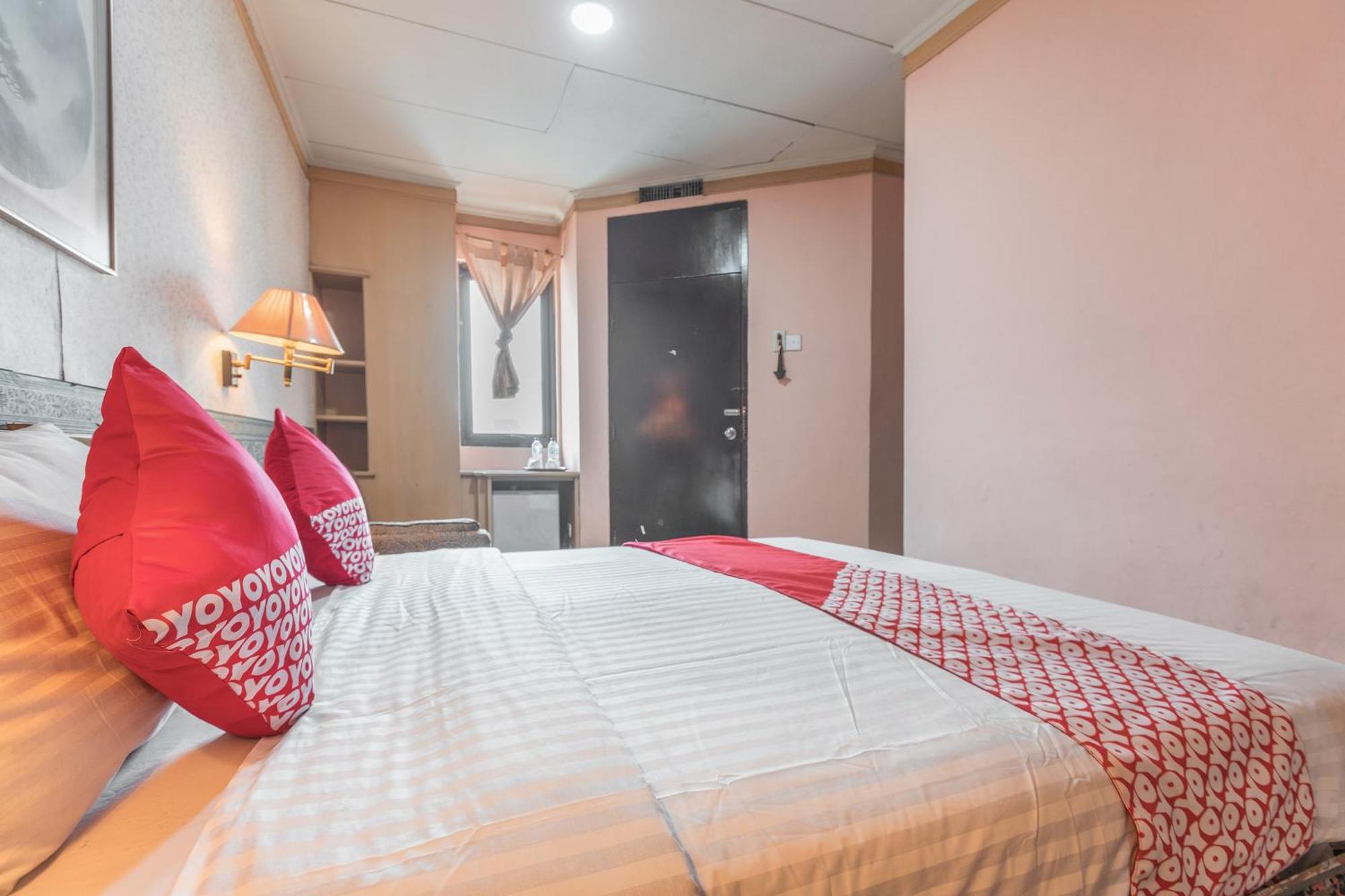 Oyo 671 Hotel Capitol จาการ์ตา ภายนอก รูปภาพ
