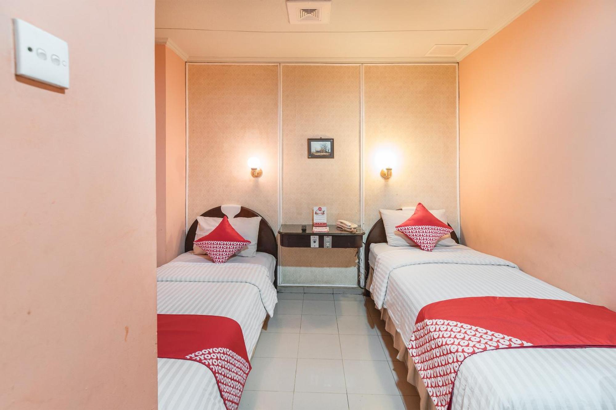 Oyo 671 Hotel Capitol จาการ์ตา ภายนอก รูปภาพ