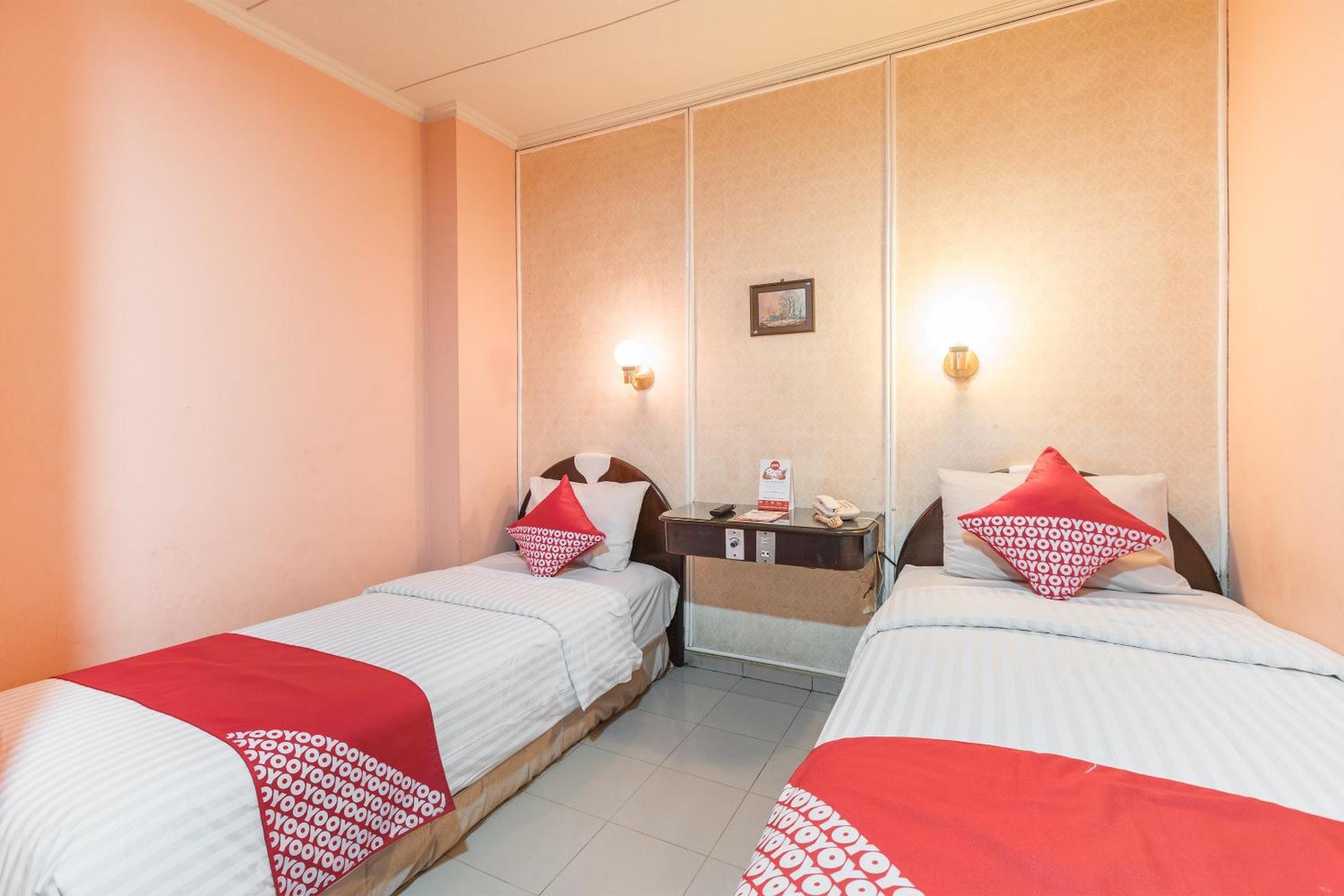 Oyo 671 Hotel Capitol จาการ์ตา ภายนอก รูปภาพ
