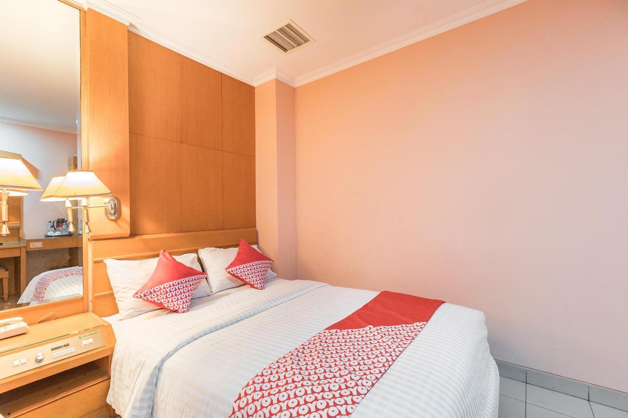 Oyo 671 Hotel Capitol จาการ์ตา ภายนอก รูปภาพ