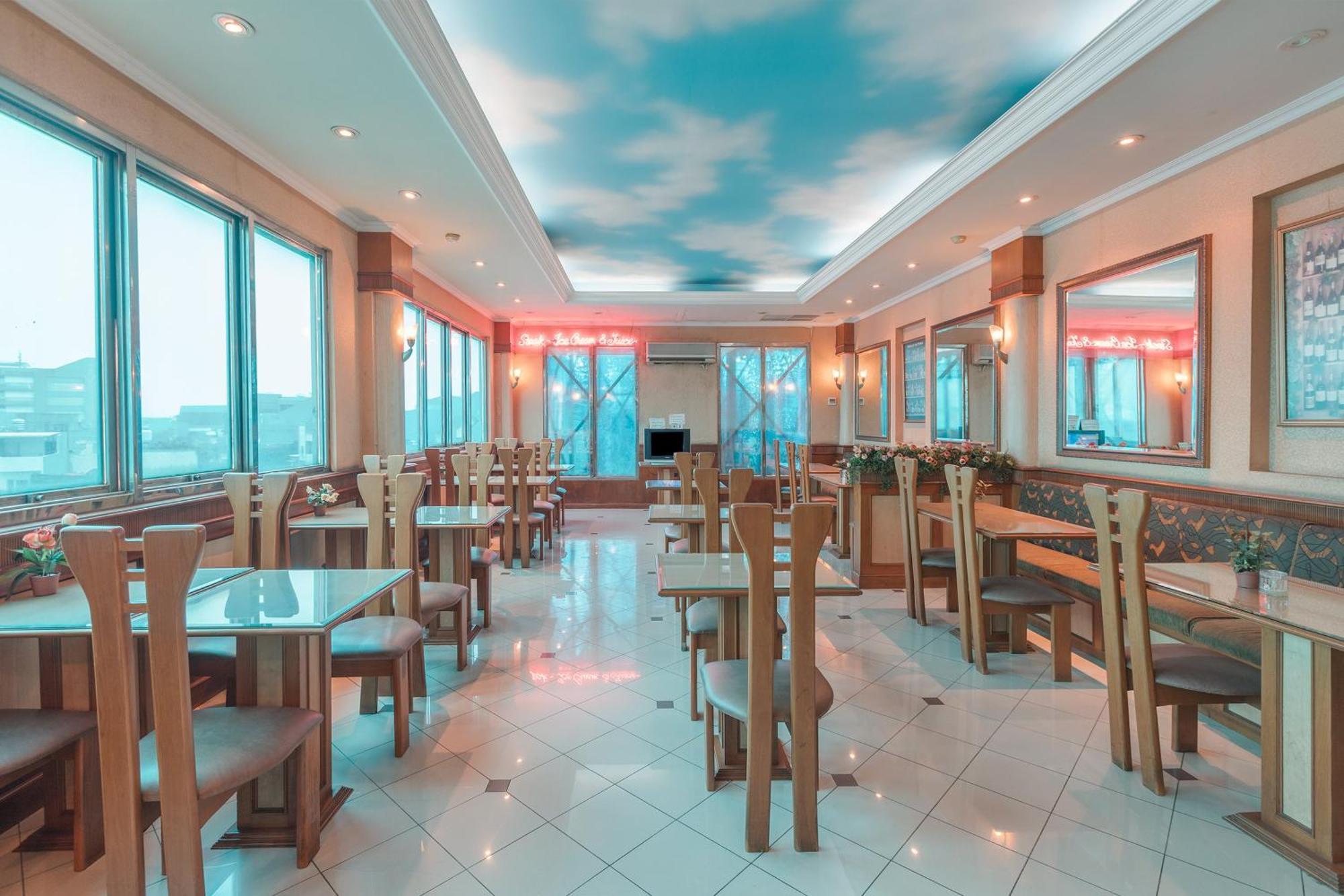 Oyo 671 Hotel Capitol จาการ์ตา ภายนอก รูปภาพ