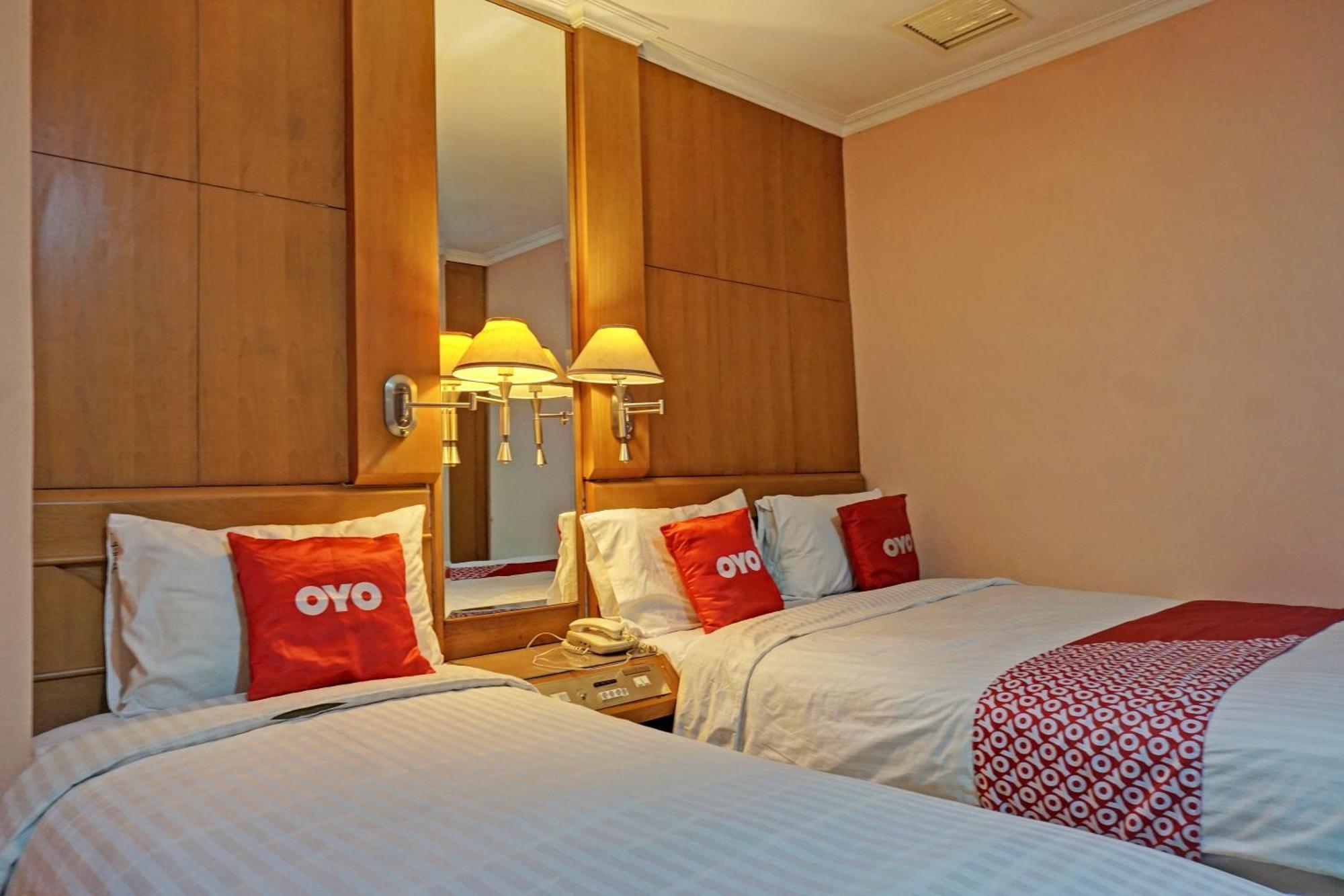 Oyo 671 Hotel Capitol จาการ์ตา ภายนอก รูปภาพ