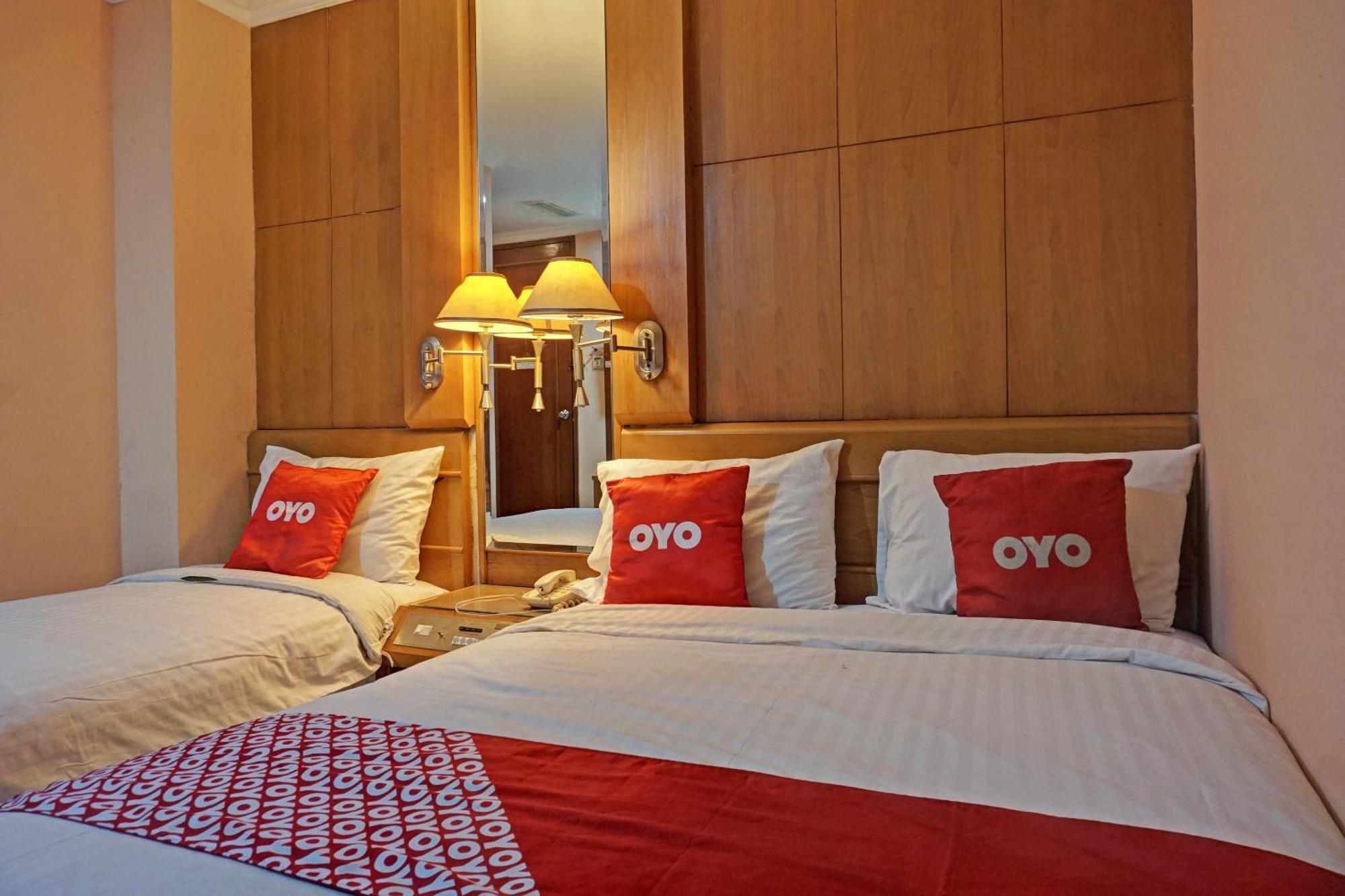 Oyo 671 Hotel Capitol จาการ์ตา ภายนอก รูปภาพ
