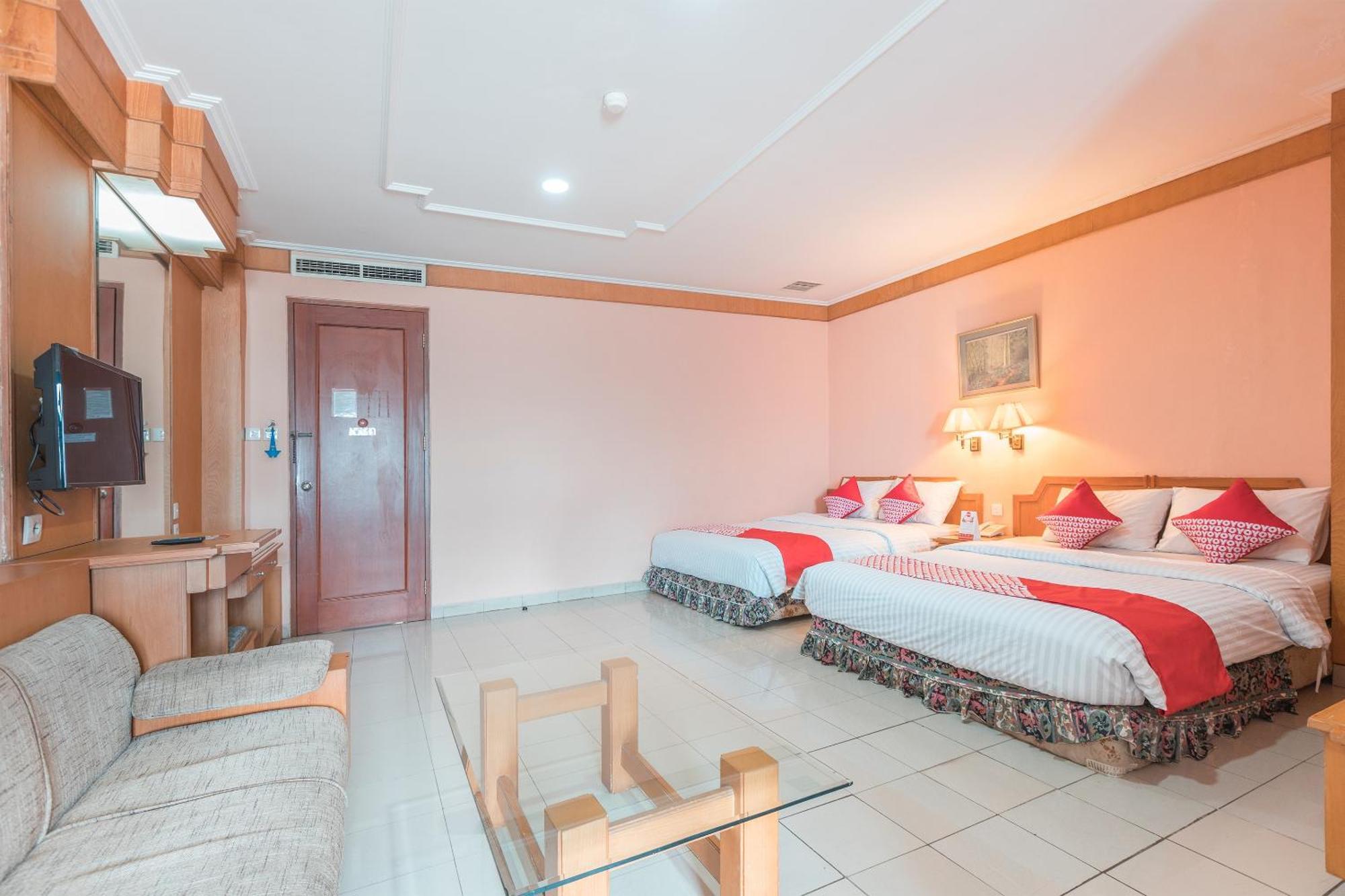 Oyo 671 Hotel Capitol จาการ์ตา ภายนอก รูปภาพ