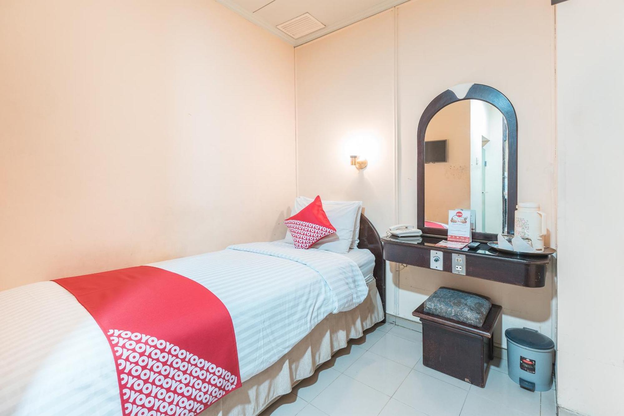 Oyo 671 Hotel Capitol จาการ์ตา ภายนอก รูปภาพ