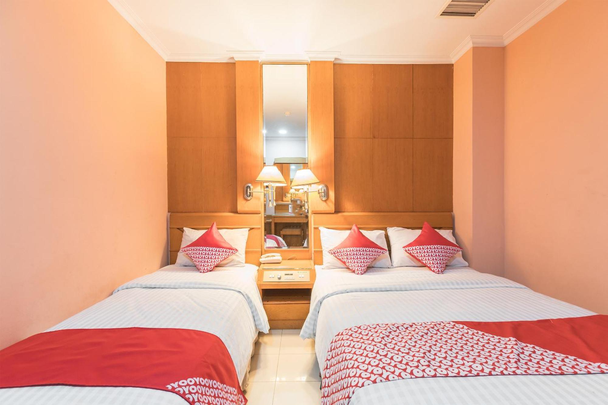 Oyo 671 Hotel Capitol จาการ์ตา ภายนอก รูปภาพ